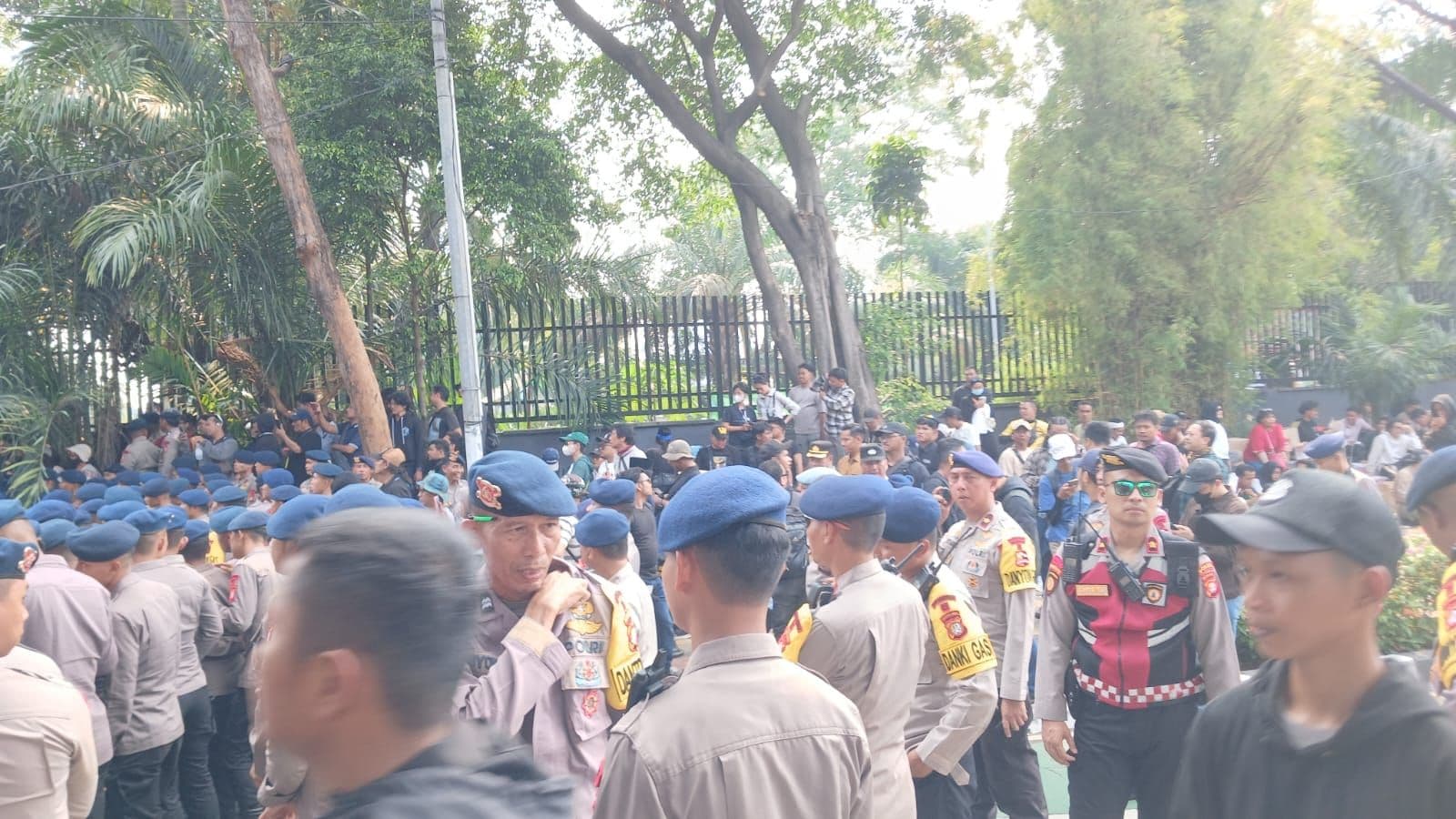 Sekitar demo depan DPR